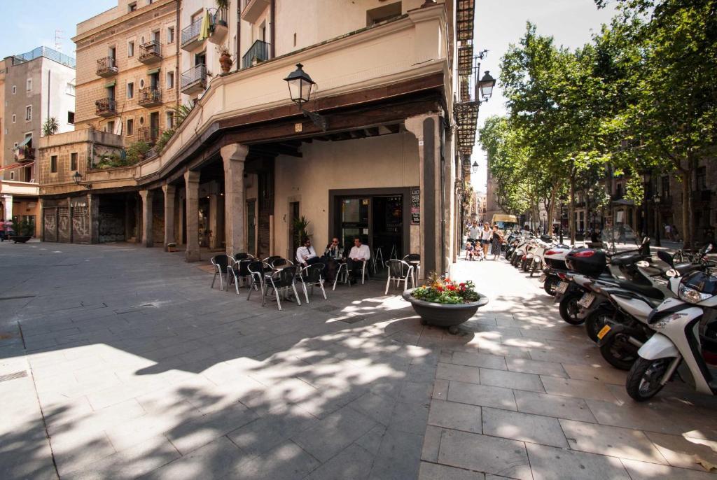 Deco Barcelona-born St. Barcellona
